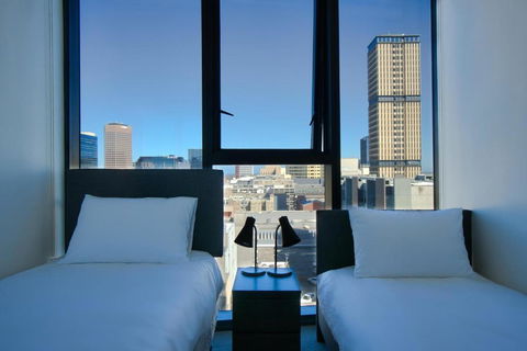 Rundle Retreat - 2BR Apartment With Stunning Views - Accommodation Guide 2