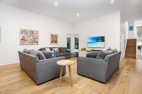 Russell Street Retreat - Accommodation Asia 2