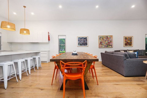 Russell Street Retreat - Accommodation Asia 3