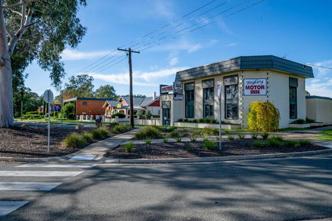 Ryley Motor Inn - Accommodation Guide 2