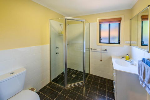 Safety Beach Ocean Bungalows - Accommodation Guide 3