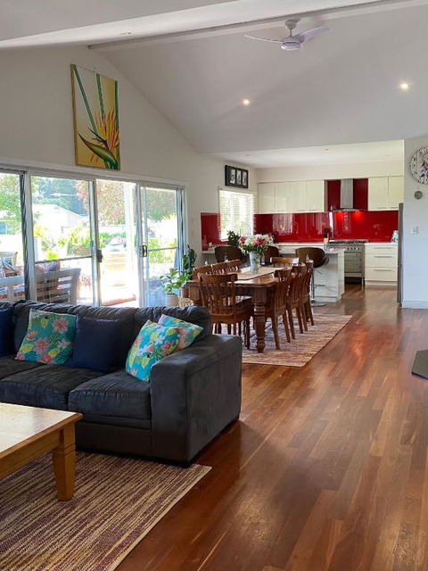 Sage House - Accommodation Guide 0