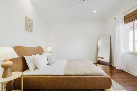 Salmon Calm - Trendy Velvet Allure By Albert Park - Accommodation Guide 0