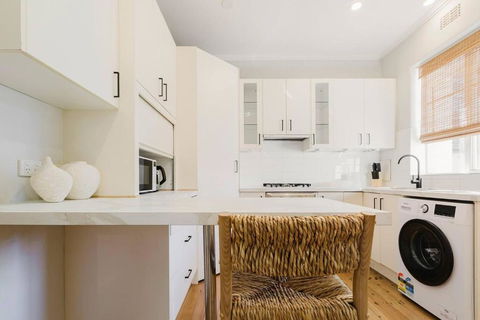 Salmon Calm - Trendy Velvet Allure By Albert Park - Accommodation Guide 1