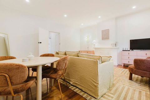 Salmon Calm - Trendy Velvet Allure By Albert Park - Accommodation Guide 3