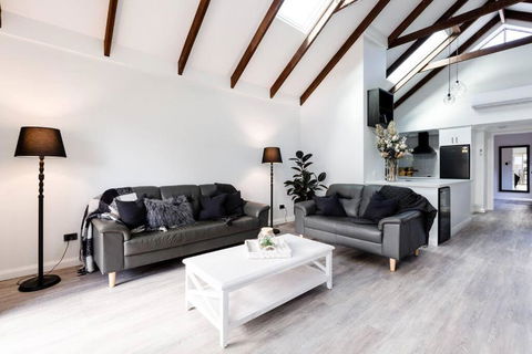 Salt & Pepper; Beautiful Town House In Margs! - Accommodation Guide 1