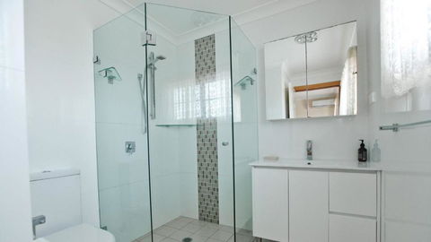 Salt Water Villa Bermagui Four Bedroom Central Location With Wifi - Accommodation Asia 3