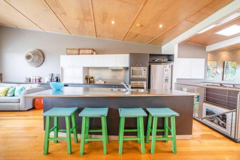 Saltwater 5 - Sleeps 8 - Close To Main Beach - Accommodation Asia 1
