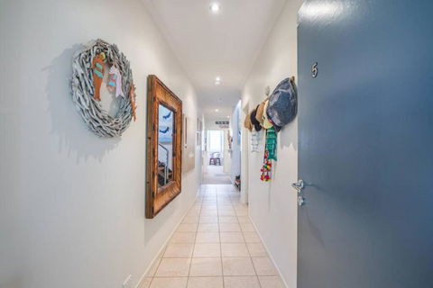 Saltwater 5 - Sleeps 8 - Close To Main Beach - Accommodation Asia 3