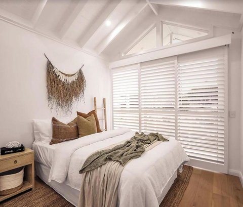 SALTY PALMS On HENLEY -THREE - Accommodation Asia 0