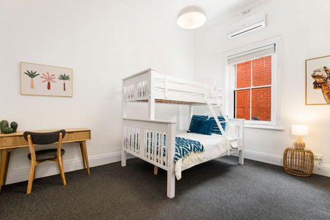 Salty Pines - 3BR House Glenelg South - Accommodation Guide 3