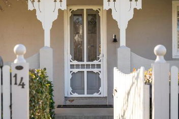 Sampson Cottage - Historic Charm with Accommodation China
