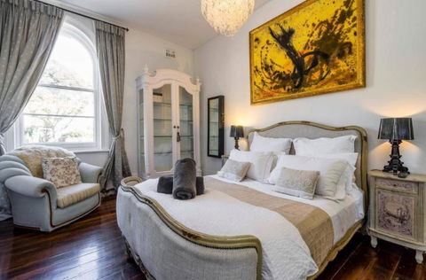 Sanctuary At The Rocks - Accommodation Guide 1