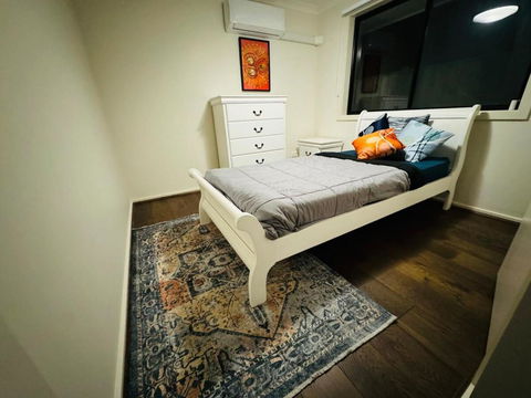 Sanctuary Lakes Holiday House - Accommodation Guide 2