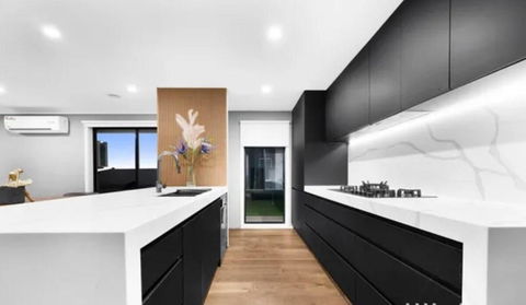 Sanctuary Lakes Holiday House - Accommodation Guide 3