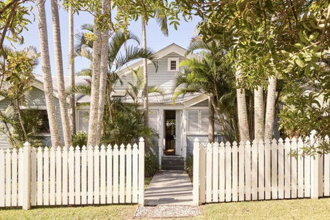 Sanctuary Spaces - Kia Ora Byron - Accommodation Guide 1