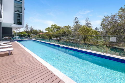 Sandbar Burleigh - Accommodation Guide 2