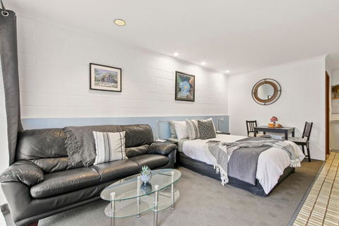 Sandbar Motel - Accommodation Guide 0