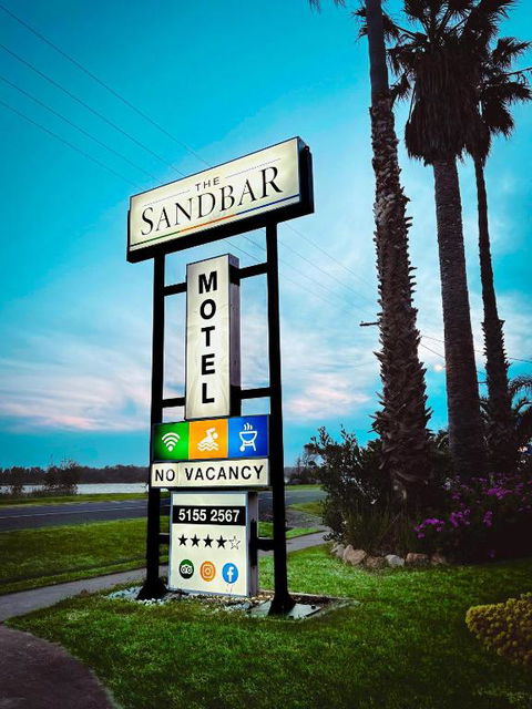 Sandbar Motel - Accommodation Guide 1