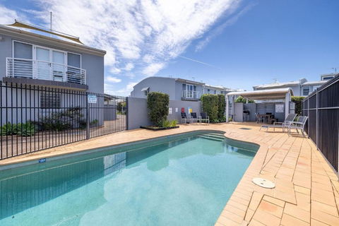 Sandcastles 4 -8 Ala Moana Way - Accommodation Guide 0