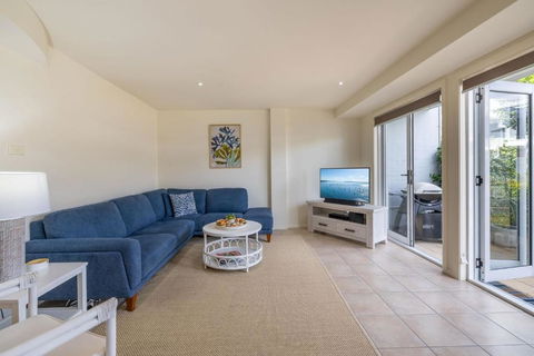 Sandcastles 4 -8 Ala Moana Way - Accommodation Guide 2