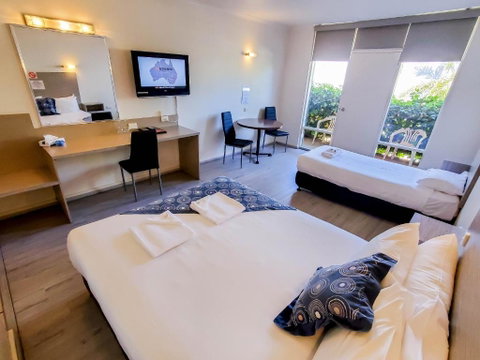 Sandors Motor Inn - Accommodation Guide 3