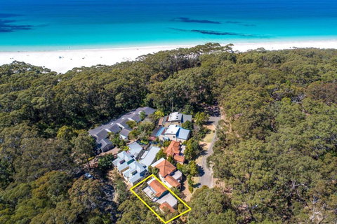 Sandpiper, Hyams Beach - Accommodation Guide 1