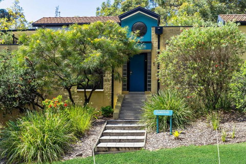 Sandpiper, Hyams Beach - Accommodation Guide 2