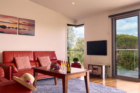 Sandpipers Beach - Accommodation Guide 2
