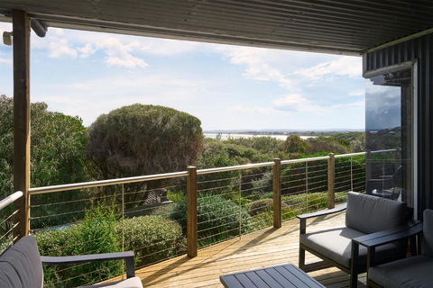 Sandpipers Beach - Accommodation Guide 0