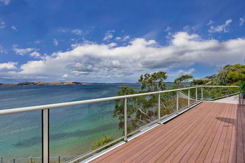 Sandy Bay Beachfront Oasis Direct Beach Access - Accommodation Asia 1