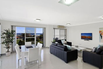 Sandy Cove Apartment The Entrance 45 with Accommodation China