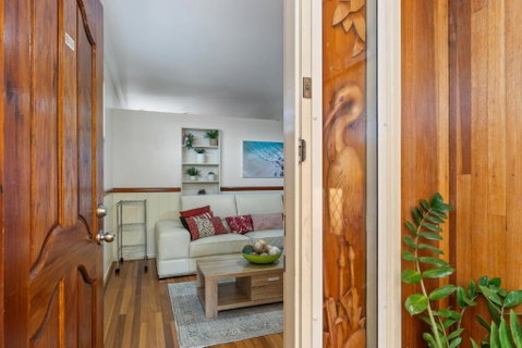 Sandy Feet Retreat - Waterfront - 4BR - Smart TV - WiFi - Accommodation Guide 1