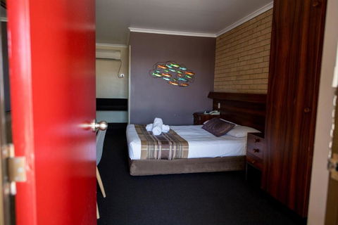 Sarina Motor Inn - Accommodation Asia 3