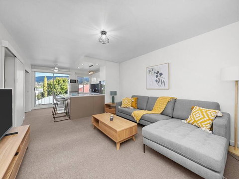 Sandy Bay Apartment With Hobart River View, Near UTAS - Stroll To Cafes And Shops - Accommodation Guide 0