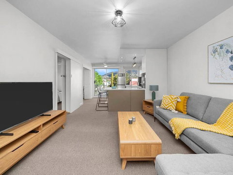 Sandy Bay Apartment With Hobart River View, Near UTAS - Stroll To Cafes And Shops - Accommodation Guide 2
