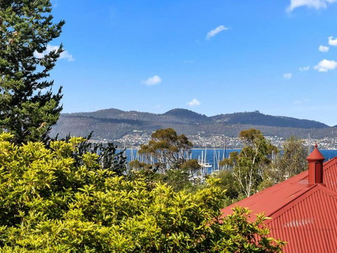 Sandy Bay Apartment With Hobart River View, Near UTAS - Stroll To Cafes And Shops - Accommodation Guide 1