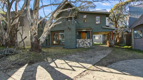 Secret Hut - Accommodation Guide 1