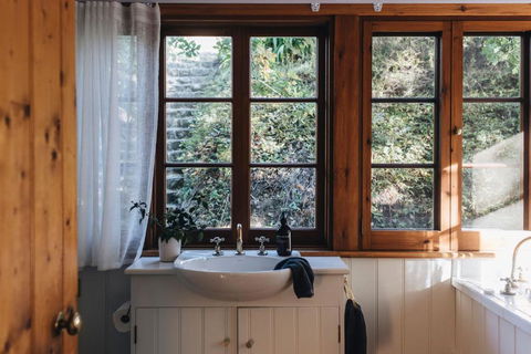 Secluded Stone Cottage Perfect For Couples Escape - Waterfalls - Accommodation Asia 3
