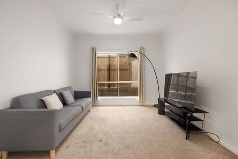 Spacious 4BR Modern Home By Parks And Forest - Accommodation Guide 3