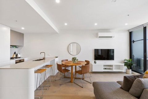 Spacious & Bright Apt Near Major Hospital Precinct - Accommodation Asia 0