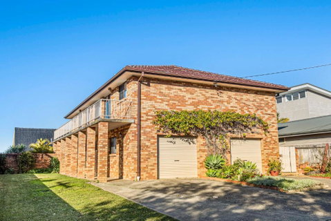 Spacious Ocean View Home In Noraville - Accommodation Guide 1