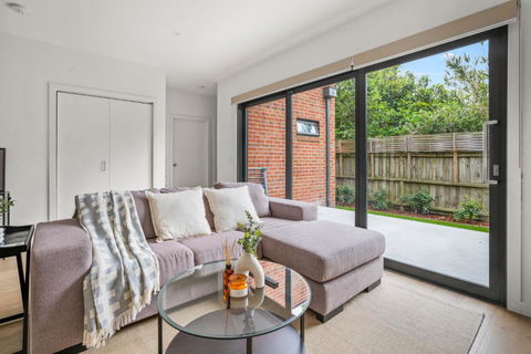 StayAU Modern 4-bedroom TH Bayswater - Accommodation Asia 0