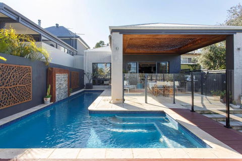 Stella Retreat - Townhouse With Pool - Accommodation Guide 0