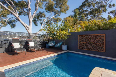 Stella Retreat - Townhouse With Pool - Accommodation Guide 1