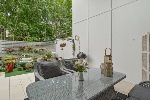 Stunning 3-bedroom Townhouse - Accommodation Guide 0