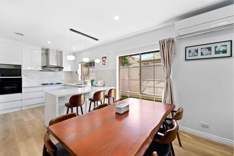 Stunning Bentleigh East 2BR Sun-Filled Home - Accommodation China 1