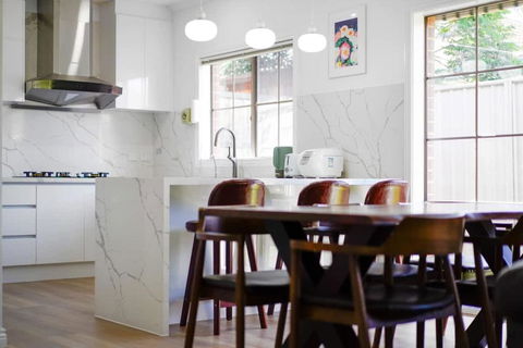 Stunning Bentleigh East 2BR Sun-Filled Home - Accommodation China 2
