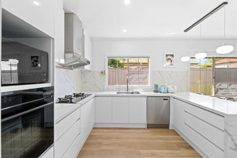 Stunning Bentleigh East 2BR Sun-Filled Home - Accommodation China 3