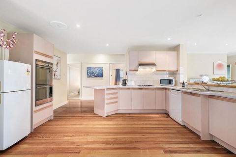 Stunning Family Home The Heart Of Box Hill North - Accommodation Asia 3